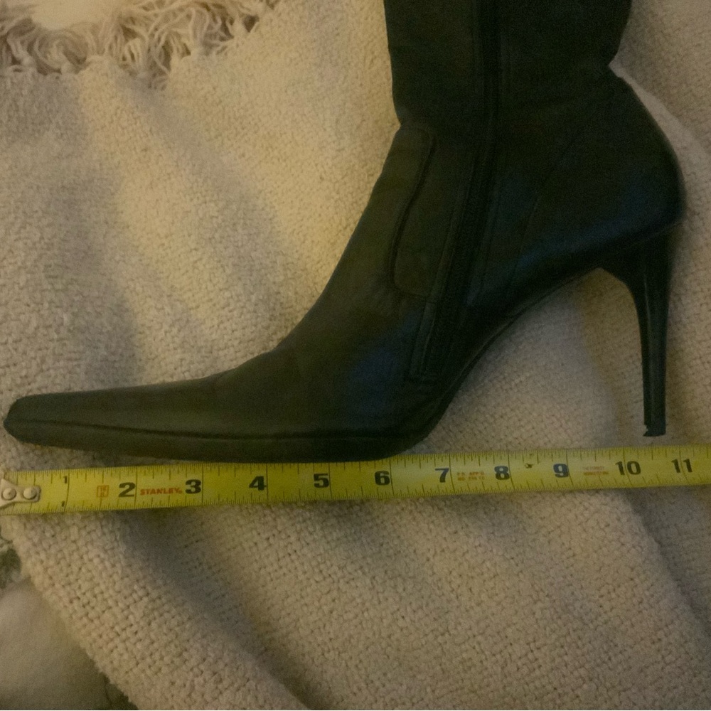 Elegant Black Leather Knee-High Boots - Picture 7 of 10